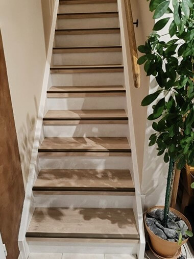 Recouvrement de marches d'escalier avec nez de marche intégré style classique