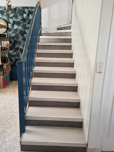 Habillage d'escalier avec marches et contremarches style classique