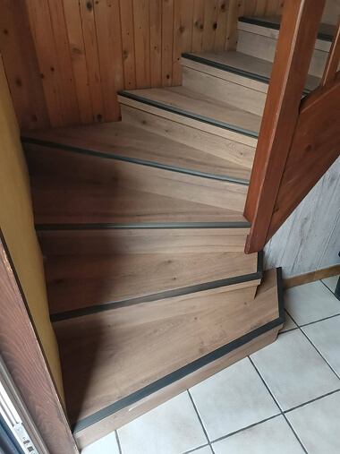 contremarches et nez de marche intégrés style traditionnel