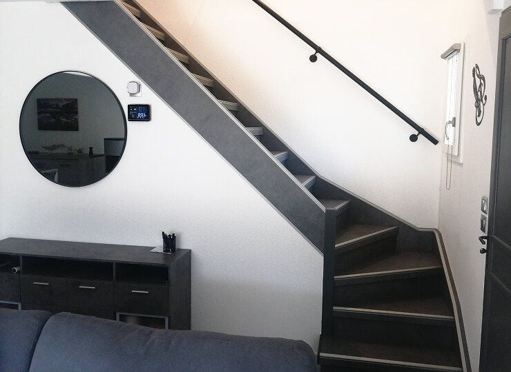 Technique d'habillage d'un escalier en bois avec revêtement stratifié haute qualité